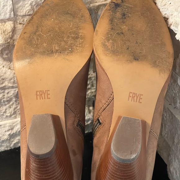 Frye Reina Bootie Suede Tan Taupe 9M 2” Heel Side Zipper - Picture 7 of 7